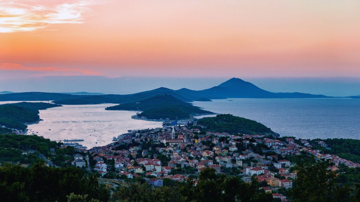 Blick über Mali Lošinj auf der Insel Lošinj im Kvarner