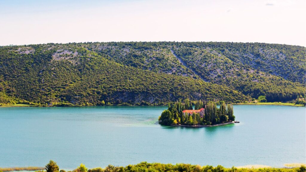 Klosterinsel Visovac im Visovac-See des Nationalparks Krks